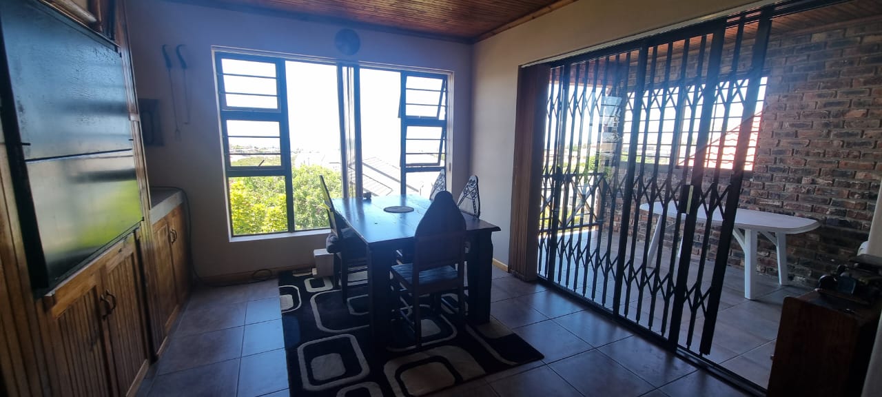 4 Bedroom Property for Sale in Hartenbos Heuwels Western Cape